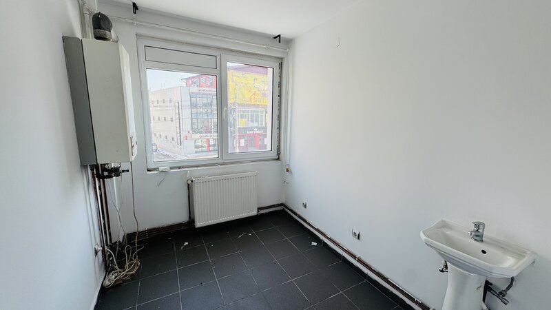 Dristor, Metrou, centrala proprie, apartament la pret de garsoniera,